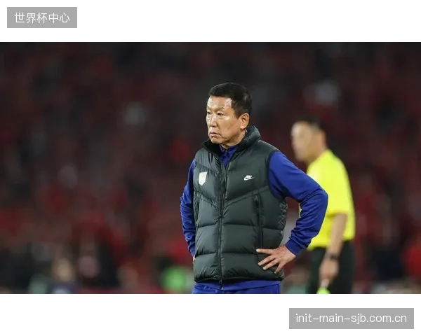 山东泰山防线问题暴露，崔康熙的高位压迫战术留下巨大身后空当。